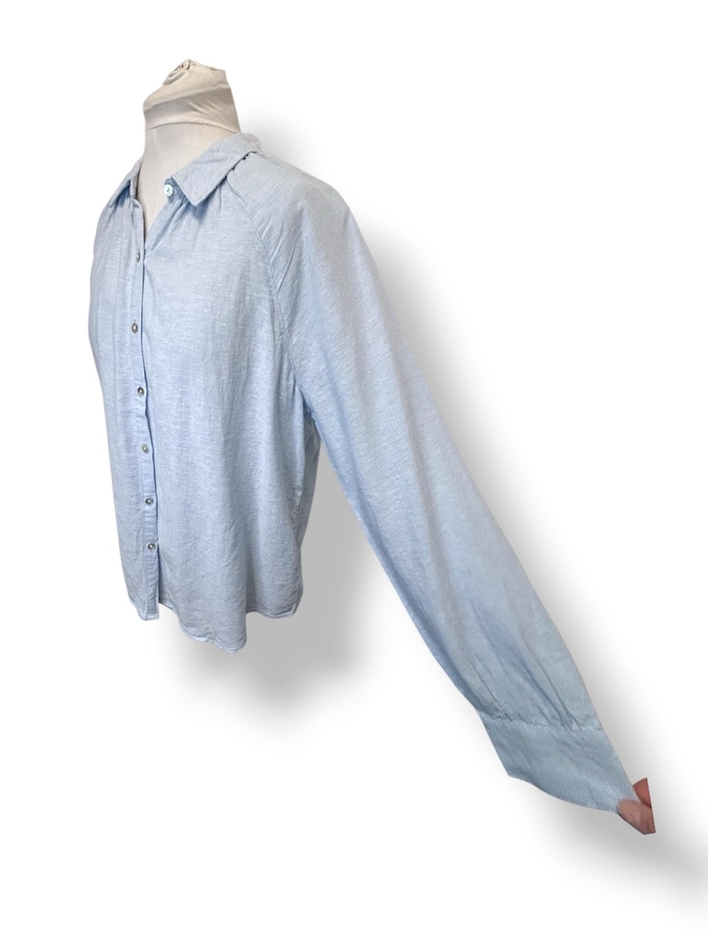 Laura Ashley Women’s Long Sleeve Button-Down Shirt Linen Blend Casual Lt Blue XL - Picture 4 of 10
